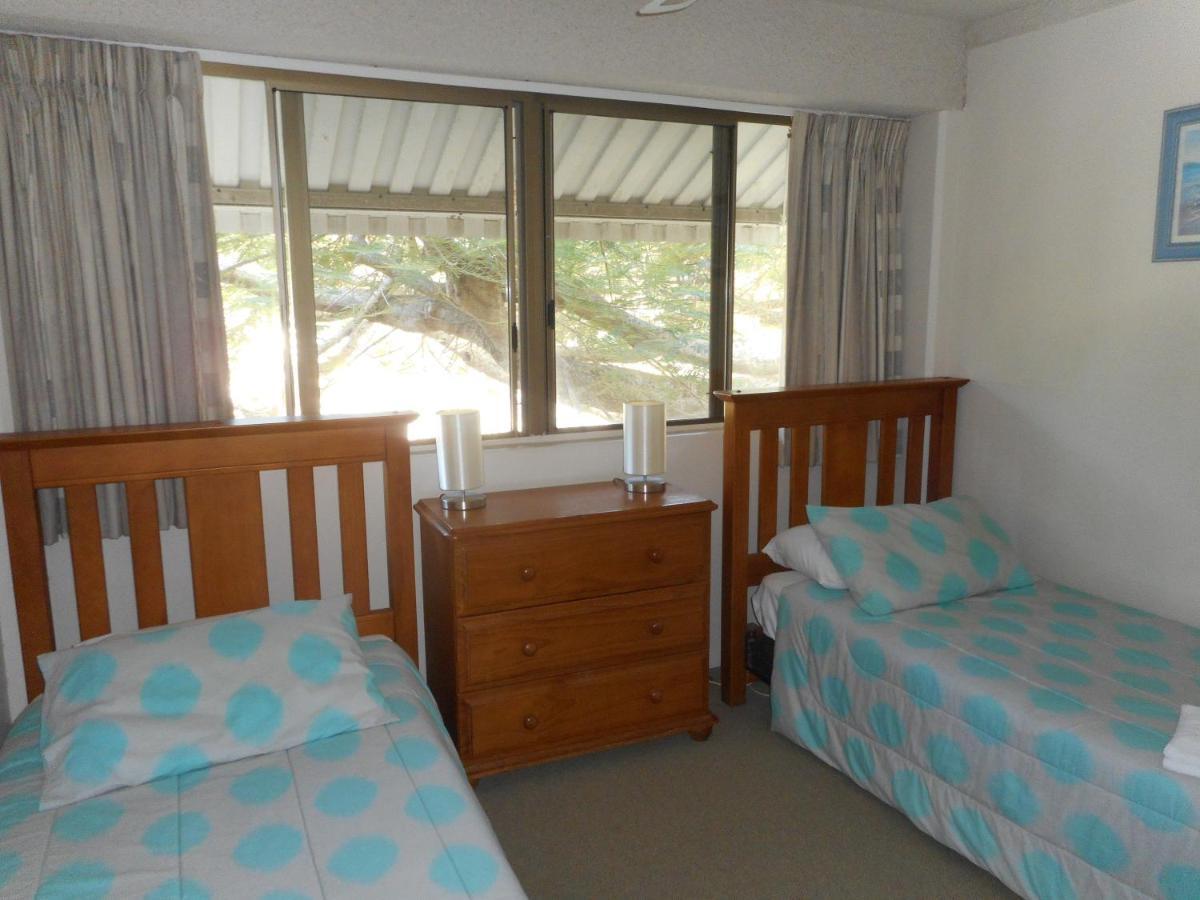 Placid Waters Holiday Apartments Bongaree Buitenkant foto